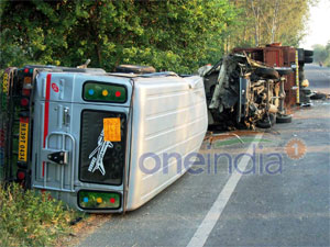 Eight killed in road accidents in UP Eight killed in road accidents in UP
