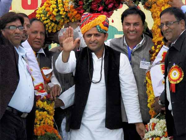 4- लोगों को पसंद आ रहा है अखिलेश यादव का अंदाज