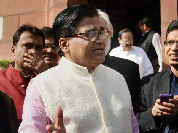 Ramgopal Yadav indirectly hits on Amar Singh as an outsider Ramgopal Yadav indirectly hits on Amar Singh as an outsider