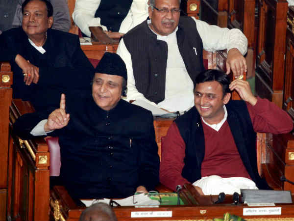 सपा से जुड़े मुस्लिम नेताओं ने विवाद को लेकर उठाए सवाल
