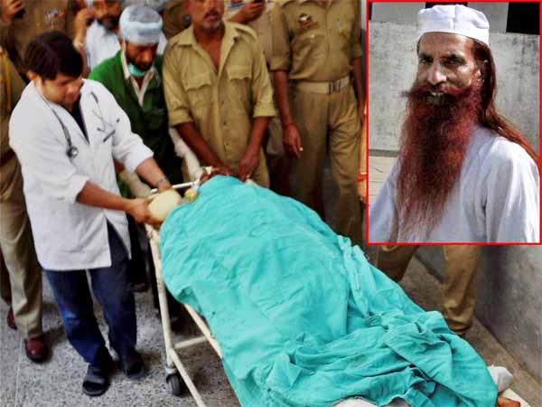 पाकिस्तान की कोर्ट ने सरबजीत हत्या मामले में जेल अधिकारी के खिलाफ जारी किया वारंट पाकिस्तान की कोर्ट ने सरबजीत हत्या मामले में जेल अधिकारी के खिलाफ जारी किया वारंट
