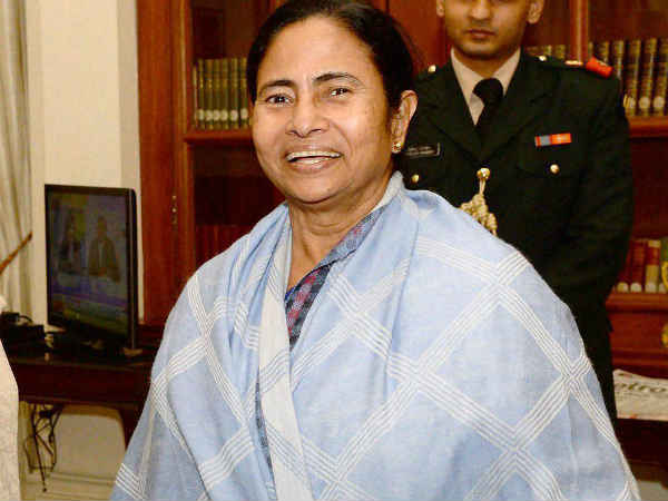पश्चिम बंगाल के राज्यपाल पर बरसी ममता, कहा- केंद्र की भाषा बोल रहे हैं