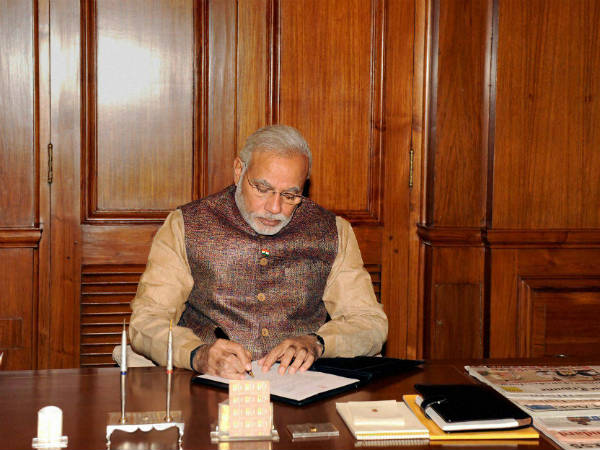 पीएम मोदी पर भी उठाए सवाल