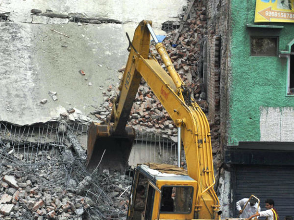 collapse गाजियाबाद के लोनी में गिरी मकान की छत, परिवार के 5 लोगों की मौत collapse गाजियाबाद के लोनी में गिरी मकान की छत, परिवार के 5 लोगों की मौत
