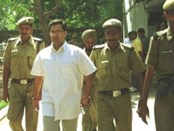 मनु शर्मा को पैरोल देकर घिरी थीं