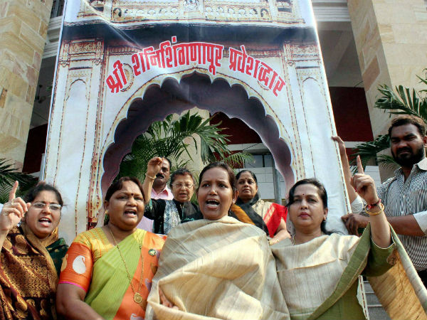शनि शिंगणापुर में महिलाओं को मिली पूजा की इजाजत