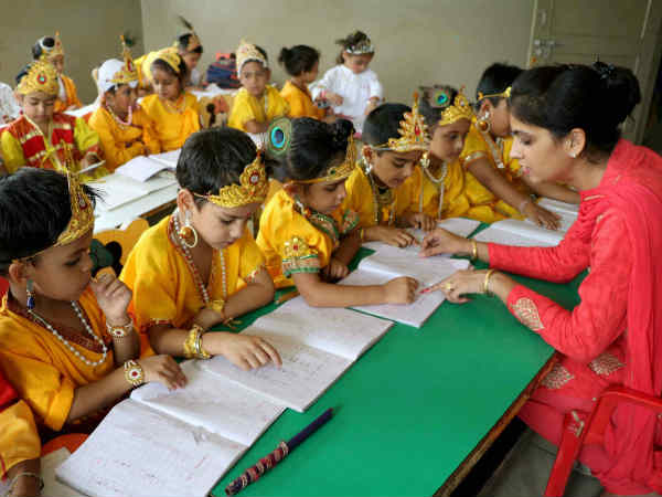 बच्चे बने नंदगोपाल