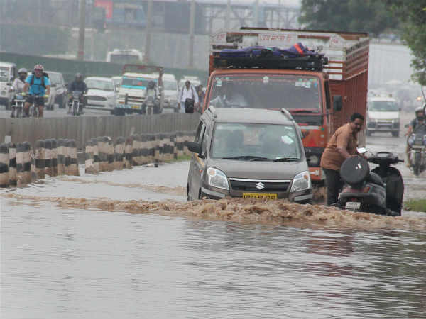 दिल्ली-एनसीआर में भारी बारिश से फिर लगा जाम