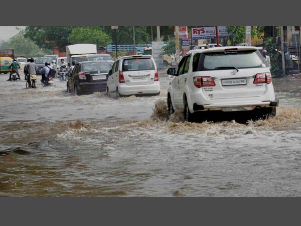 दिल्ली-एनसीआर में भारी बारिश से फिर लगा जाम