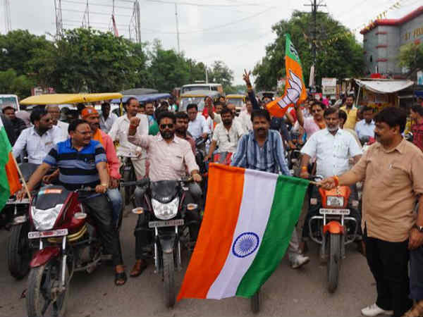 BJP Leaders Breaks Rule in Tiranga Yatra, People Shocked BJP Leaders Breaks Rule in Tiranga Yatra, People Shocked