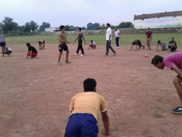 A trainee IPS in Bundelkhand giving training and free coaching to youth A trainee IPS in Bundelkhand giving training and free coaching to youth