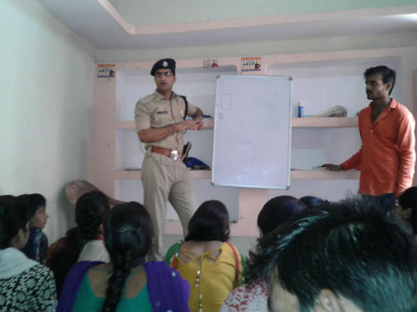 A trainee IPS in Bundelkhand giving training and free coaching to youth A trainee IPS in Bundelkhand giving training and free coaching to youth