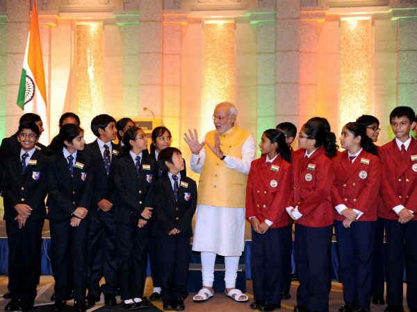 modi with student modi with student