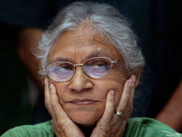 ACB team questions Sheila Dikshit on water tanker scam at her residence ACB team questions Sheila Dikshit on water tanker scam at her residence