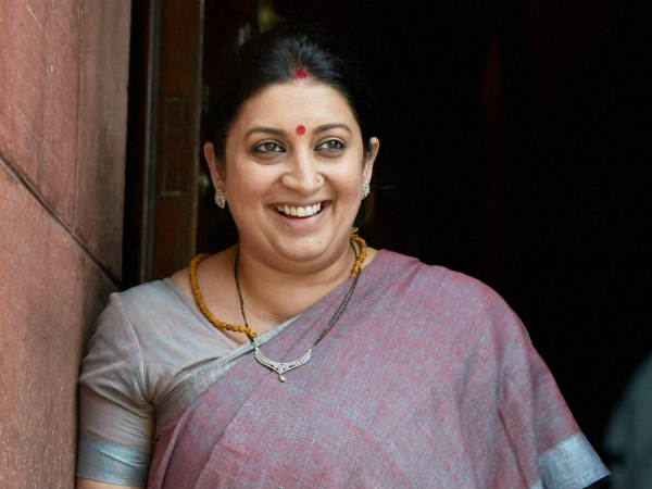 Smriti Irani to visit Siachin to meet soldiers on Rakshabandhan Smriti Irani to visit Siachin to meet soldiers on Rakshabandhan