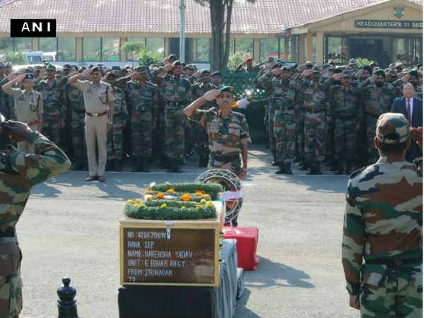 PICS : तस्वीरों में देखें देश के सच्चे सपूतों की अंतिम विदाई PICS : तस्वीरों में देखें देश के सच्चे सपूतों की अंतिम विदाई