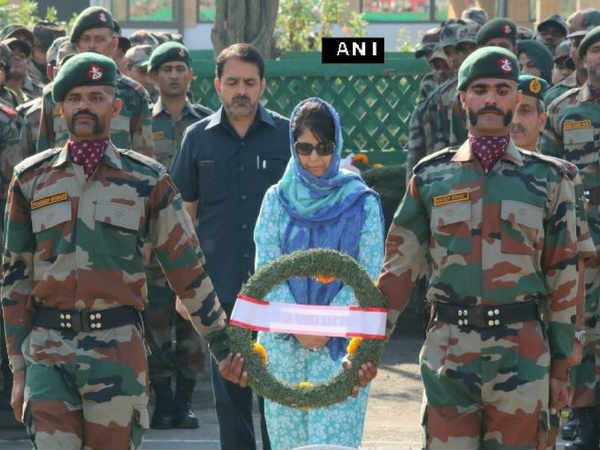 PICS : तस्वीरों में देखें देश के सच्चे सपूतों की अंतिम विदाई PICS : तस्वीरों में देखें देश के सच्चे सपूतों की अंतिम विदाई