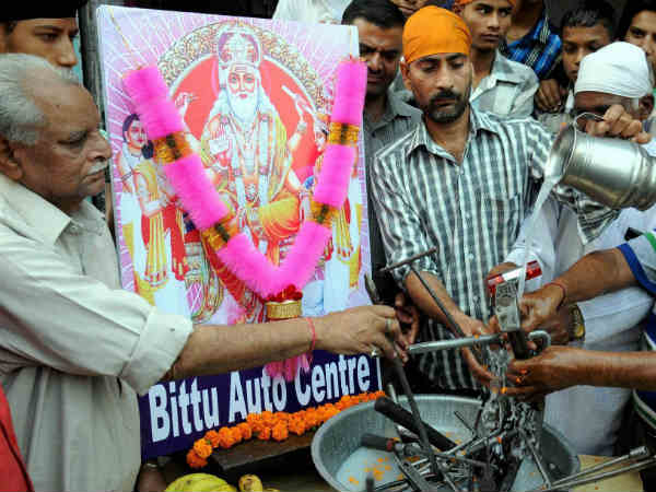 औजारों की पूजा