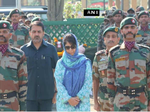 PICS : तस्वीरों में देखें देश के सच्चे सपूतों की अंतिम विदाई PICS : तस्वीरों में देखें देश के सच्चे सपूतों की अंतिम विदाई