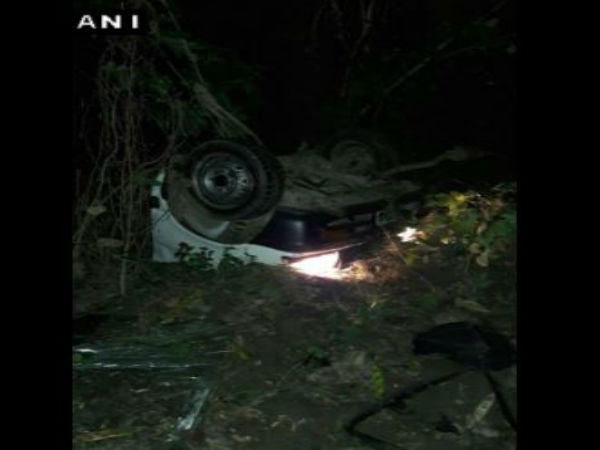 Road accident: car fells into gorge 5 dead 3 injured. Road accident: car fells into gorge 5 dead 3 injured.