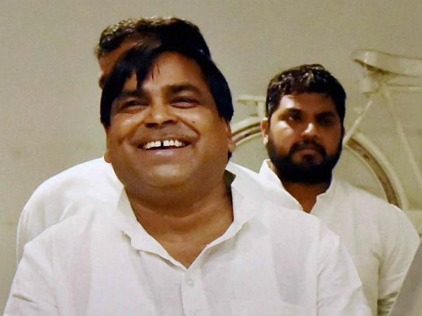 Why Gayatri Prajapati is important for Samajwadi party in Uttar Pradesh Why Gayatri Prajapati is important for Samajwadi party in Uttar Pradesh