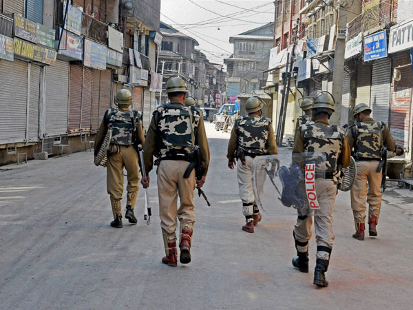 kashmir unrest, curfew, jammu kashmir, kashmir, कश्मीर हिंसा, कर्फ्यू, जम्मू कश्मीर, नरेंद्र मोदी, महबूबा मुफ्ती, कश्मीर, राहत kashmir unrest, curfew, jammu kashmir, kashmir, कश्मीर हिंसा, कर्फ्यू, जम्मू कश्मीर, नरेंद्र मोदी, महबूबा मुफ्ती, कश्मीर, राहत