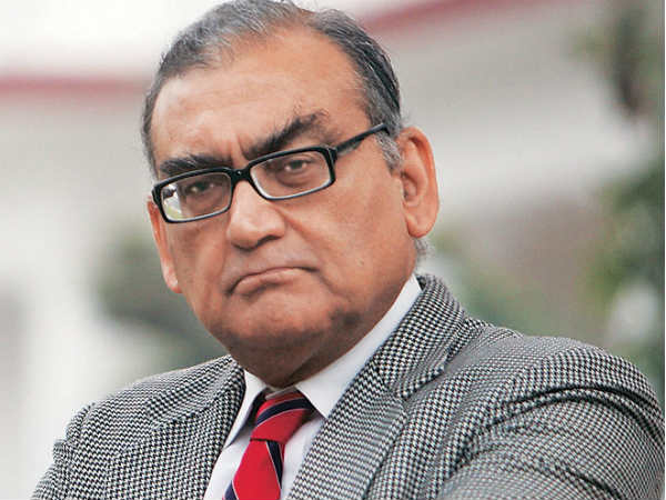 अपनी टिप्पणियों को लेकर अक्सर चर्चा में बने रहने वाले सुप्रीम कोर्ट के पूर्व जस्टिस मार्कंडेय काटजू ने इस बार शिवसेना के संस्थापक बाल ठाकरे को निशाने पर लिया है। अपनी टिप्पणियों को लेकर अक्सर चर्चा में बने रहने वाले सुप्रीम कोर्ट के पूर्व जस्टिस मार्कंडेय काटजू ने इस बार शिवसेना के संस्थापक बाल ठाकरे को निशाने पर लिया है।