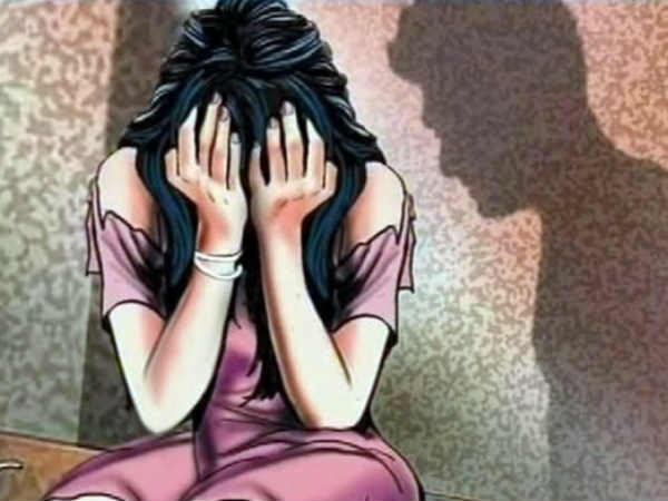 Drunk driver eve teases girls on road in Noida, police remain mute spectators Drunk driver eve teases girls on road in Noida, police remain mute spectators