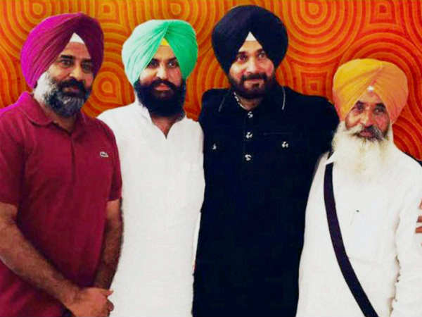 Navjot Singh Sidhu forms 'new front' 'Awaaz e Punjab', ties with Pargat, why? Navjot Singh Sidhu forms 'new front' 'Awaaz e Punjab', ties with Pargat, why?