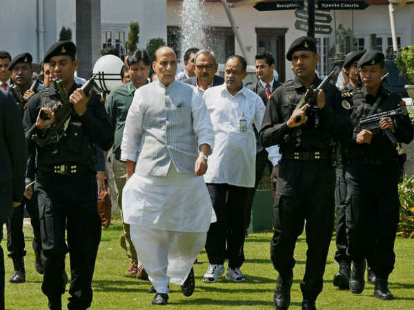 कश्मीद समस्या पर पीएम मोदी से मिले राजनाथ सिंह, बताई जमीनी हकीकत कश्मीद समस्या पर पीएम मोदी से मिले राजनाथ सिंह, बताई जमीनी हकीकत