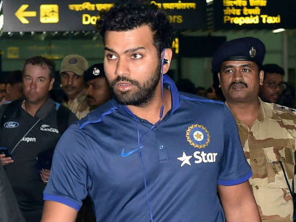 PICS: दूसरे टेस्ट के लिए कोलकाता पहुंची भारतीय टीम PICS: दूसरे टेस्ट के लिए कोलकाता पहुंची भारतीय टीम