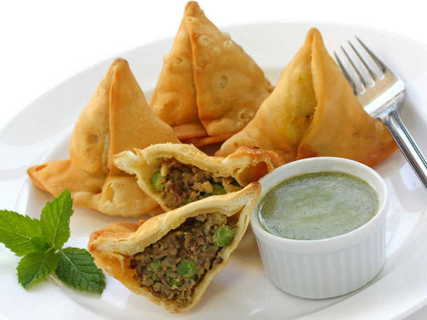 Akhilesh Yadav ministers have eaten samosa and tea of 9 crore rupees Akhilesh Yadav ministers have eaten samosa and tea of 9 crore rupees