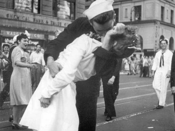 Nurse kissed in iconic World War II photo dies Nurse kissed in iconic World War II photo dies