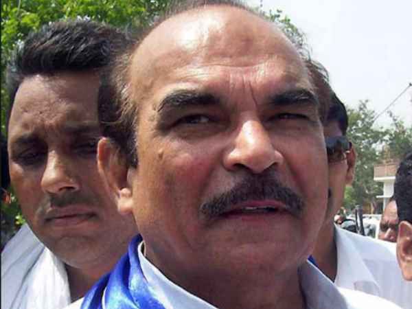 दूध की डेयरी से 'खून' के सौदे तक
