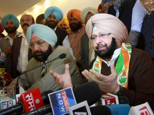 पंजाब विधानसभा चुनाव में देश की दूसरी सबसे बड़ी पार्टी कांग्रेस को राहत देने वाली खबर सामने आई है। इस राज्य में कांग्रेस के सबसे बड़ी पार्टी के रूप में उभरकर सामने आने के आसार हैं। वहीं दूसरी तरफ यहां सरकार बनाने की आस लगाए बैठी आम आदमी पार्टी की उम्मीदों को भी झटका लगा है। पंजाब विधानसभा चुनाव में देश की दूसरी सबसे बड़ी पार्टी कांग्रेस को राहत देने वाली खबर सामने आई है। इस राज्य में कांग्रेस के सबसे बड़ी पार्टी के रूप में उभरकर सामने आने के आसार हैं। वहीं दूसरी तरफ यहां सरकार बनाने की आस लगाए बैठी आम आदमी पार्टी की उम्मीदों को भी झटका लगा है।