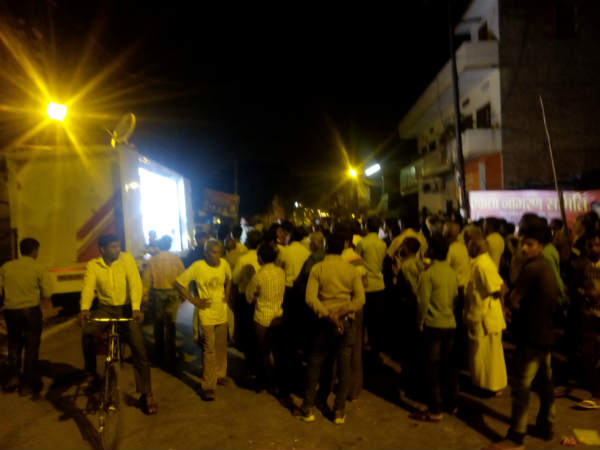 एलईडी स्क्रीन पर सुना पीएम को