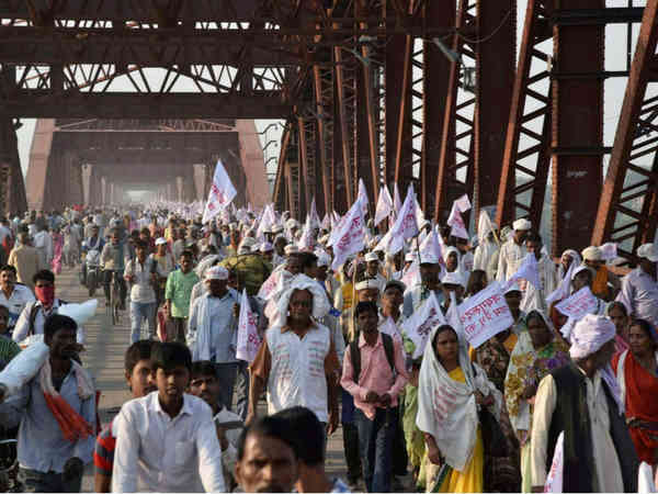 तय से ज्यादा लोग हुए शामिल