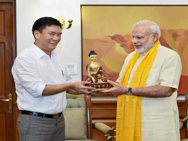 पेमा खांडू 42 विधायकों के साथ गए