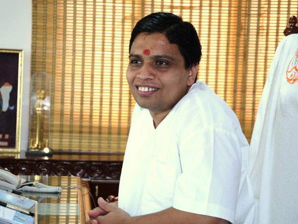 आचार्य बालकृष्ण भी हैं लिस्ट में