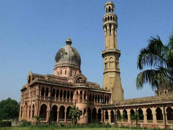 प्रौद्योगिकी संस्थान विश्वविद्यालय को छोड़ रहे हैं पीछे