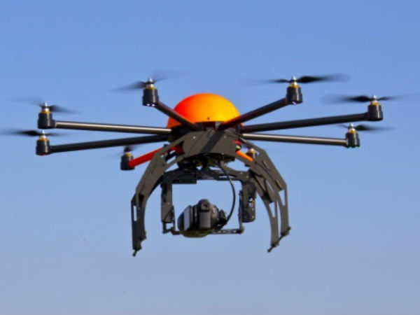 Indigo Flight pilot spots a drone before landing at Kurla near Mumbai airport,informs CISF. इंडिगो फ्लाइट के एक कमांडर ने मुंबई एयरपोर्ट पर विमान उतारने से पहले एक ड्रोन को एयरक्राफ्ट से कुछ दूरी पर उड़ते देखा। उसके मुताबिक यह घटना मंगलवार की है। आपको बता दें कि भारत में बिना अनुमति के ड्रोन उड़ाना प्रतिबंधित Indigo Flight pilot spots a drone before landing at Kurla near Mumbai airport,informs CISF. इंडिगो फ्लाइट के एक कमांडर ने मुंबई एयरपोर्ट पर विमान उतारने से पहले एक ड्रोन को एयरक्राफ्ट से कुछ दूरी पर उड़ते देखा। उसके मुताबिक यह घटना मंगलवार की है। आपको बता दें कि भारत में बिना अनुमति के ड्रोन उड़ाना प्रतिबंधित
