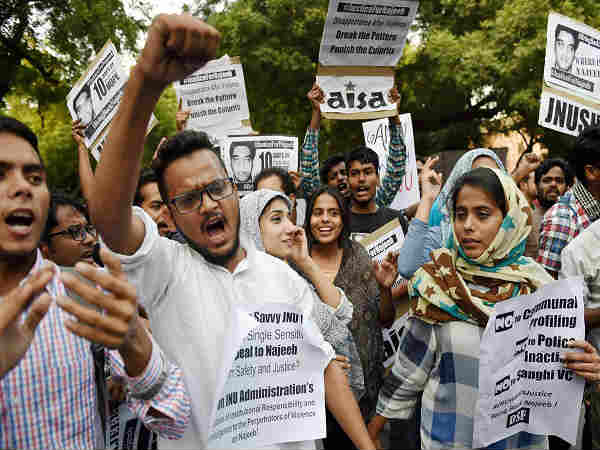 लेकिन छात्रसंघ अध्यक्ष खान से नहीं हैं सहमत