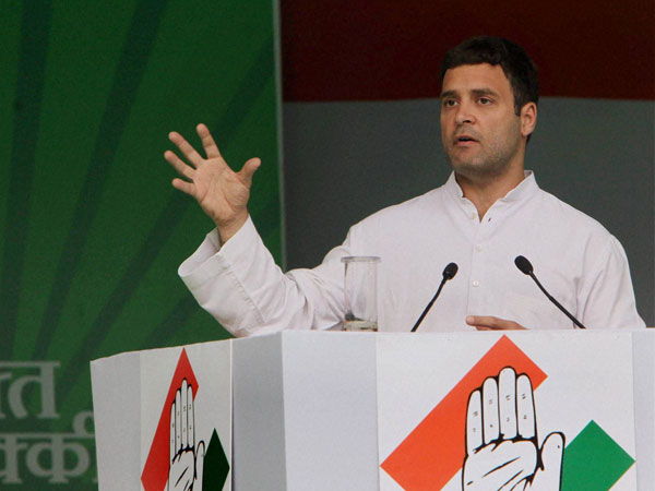 पंजाब विधानसभा चुनाव में देश की दूसरी सबसे बड़ी पार्टी कांग्रेस को राहत देने वाली खबर सामने आई है। इस राज्य में कांग्रेस के सबसे बड़ी पार्टी के रूप में उभरकर सामने आने के आसार हैं। वहीं दूसरी तरफ यहां सरकार बनाने की आस लगाए बैठी आम आदमी पार्टी की उम्मीदों को भी झटका लगा है। पंजाब विधानसभा चुनाव में देश की दूसरी सबसे बड़ी पार्टी कांग्रेस को राहत देने वाली खबर सामने आई है। इस राज्य में कांग्रेस के सबसे बड़ी पार्टी के रूप में उभरकर सामने आने के आसार हैं। वहीं दूसरी तरफ यहां सरकार बनाने की आस लगाए बैठी आम आदमी पार्टी की उम्मीदों को भी झटका लगा है।
