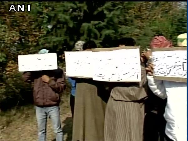 पांच स्कूलों को आग लगा दी गई