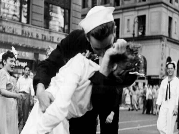 kiss kiss