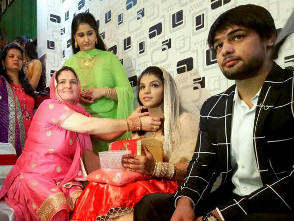 sakshi malik, sakshi malik engaged, engagement ceremony, olympic medallist sakshi malik, wrestling, wrestler, rio olympics 2016, साक्षी मलिक, कुश्ती, ओलंपिक मेडलिस्ट साक्षी मलिक, सगाई, satyawrat kadiyan, रिश्ते, पहलवानी, रियो ओलंपिक 2016, सत्यव्रत कादियान sakshi malik, sakshi malik engaged, engagement ceremony, olympic medallist sakshi malik, wrestling, wrestler, rio olympics 2016, साक्षी मलिक, कुश्ती, ओलंपिक मेडलिस्ट साक्षी मलिक, सगाई, satyawrat kadiyan, रिश्ते, पहलवानी, रियो ओलंपिक 2016, सत्यव्रत कादियान