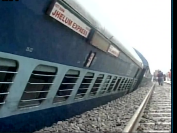 10 bogies of Jhelum Express derail between Jalndhar and Ludhiana in Punjab, 2 injured 10 bogies of Jhelum Express derail between Jalndhar and Ludhiana in Punjab, 2 injured