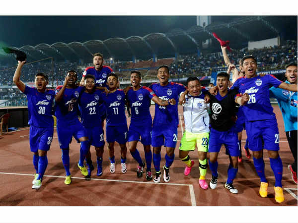 भारतीय फुटबॉल कप्तान सुनील छेत्री के शानदार प्रदर्शन की बदौलत बेंगलुरू एफसी ने एफसी कप के मुकाबले में विरोधी जोहोर दारूल ताजिम एफसी को 3-1 से हराकर भारतीय फुटबॉल में बुधवार को नया अध्याय लिख दिया है। भारतीय फुटबॉल कप्तान सुनील छेत्री के शानदार प्रदर्शन की बदौलत बेंगलुरू एफसी ने एफसी कप के मुकाबले में विरोधी जोहोर दारूल ताजिम एफसी को 3-1 से हराकर भारतीय फुटबॉल में बुधवार को नया अध्याय लिख दिया है।