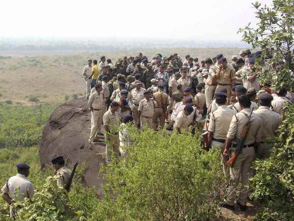मारे गए सिमी आतंकियों के नए कपड़ों को लेकर उठे सवाल