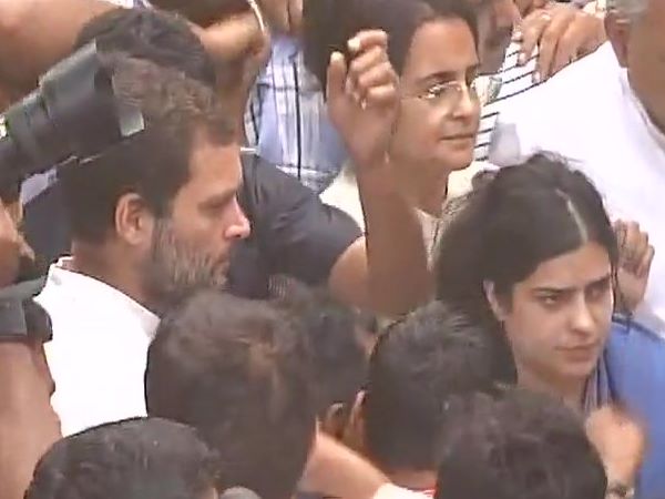 पूर्व सैनिक के अंतिम संस्कार में पहुंचे राहुल गांधी